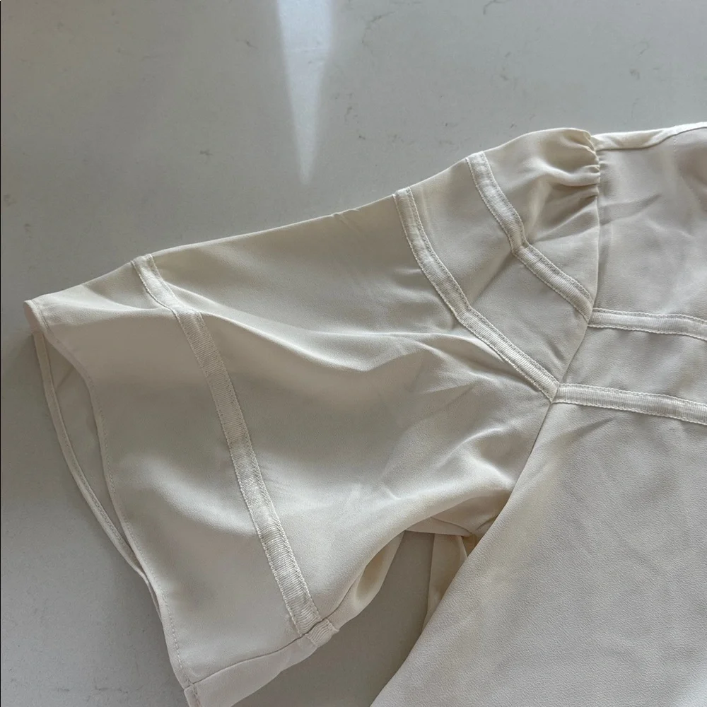 LOFT Cream Blouse with Puff Sleeves Size: M NWT ✨